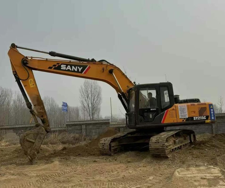 ব্যবহৃত স্যানি SY215-9 ক্রলার এক্সক্যাভেটর ভারী দায়িত্ব নির্মাণ মেশিন নির্ভরযোগ্য কর্মক্ষমতা
