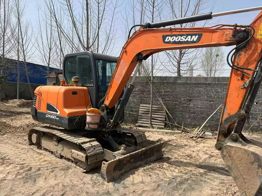 ভাল রক্ষণাবেক্ষণ ব্যবহৃত 2020 Doosan DX60-9C 6 টন Excavator জন্য উদ্যান নির্মাণ ইউটিলিটি কাজ