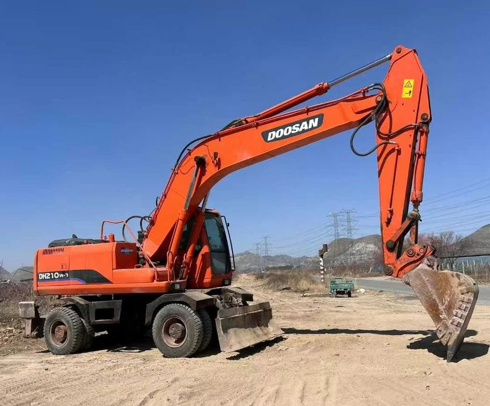 ব্যবহৃত Doosan DH210 চাকা খননকারী হাইড্রোলিক ড্রাইভ উচ্চ মানের প্রাক মালিকানাধীন নির্মাণ মেশিন