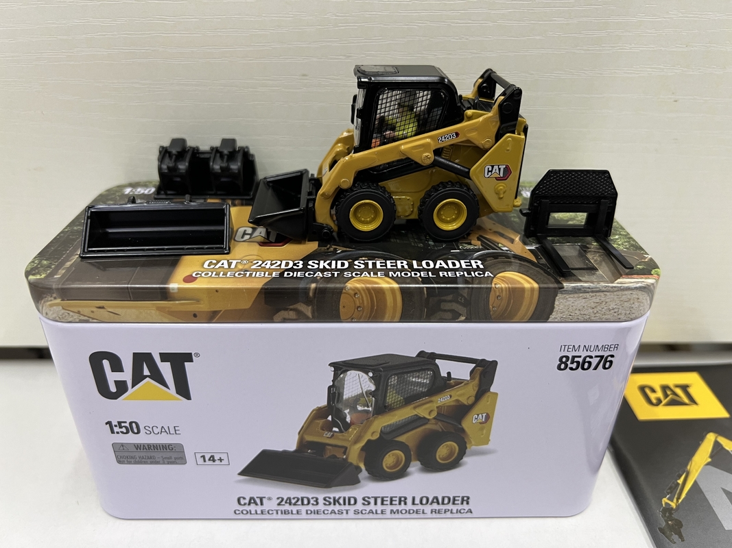 DM 1:50 CAT 242D3 কমপ্যাক্ট হুইল লোডার ডাইকাস্ট অ্যালোয় মডেল 85676 সংগ্রাহক খেলনা