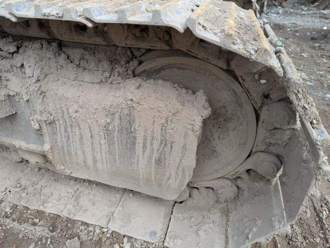 ব্যবহার করা হয়েছে এমন ক্যাট ৩১২ডি হাইড্রোলিক ডিগার, ক্যাট সি৪.২ এসিইআরটি ইঞ্জিন সহ, ১৩,০০০ কেজি অপারেটিং ওজন এবং ৬.৪৪ মিটার সর্বোচ্চ খনন গভীরতা