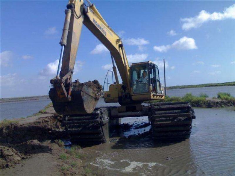 কাস্টমাইজড উভচর খননকারী ফ্লোটিং পন্টুন ট্র্যাক জুতো চেইন SY135 320D হাইড্রোলিক ওয়াকিং মোটর সরবরাহকারী