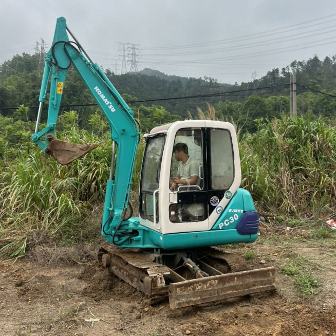 কমপ্যাক্ট এক্সকাভেটর Komatsu PC30-7 কেবিনের সাথে ব্যবহার করা হয়েছে 3 টন মিনি এক্সকাভেটর - সূক্ষ্ম-খননকারী কোমাটসু মেশিনারি, কম-জ্বালানি মিনি সরঞ্জাম বিক্রয়ের জন্য