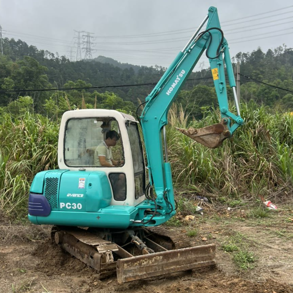 কমপ্যাক্ট এক্সকাভেটর Komatsu PC30-7 কেবিনের সাথে ব্যবহার করা হয়েছে 3 টন মিনি এক্সকাভেটর - সূক্ষ্ম-খননকারী কোমাটসু মেশিনারি, কম-জ্বালানি মিনি সরঞ্জাম বিক্রয়ের জন্য